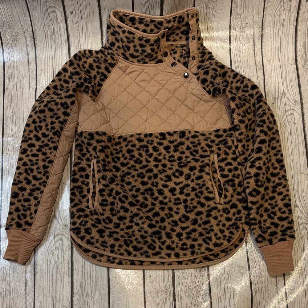 Abercrombie & Fitch women’s size XXS Leopard Print Fleece Pullover - Tan & Black